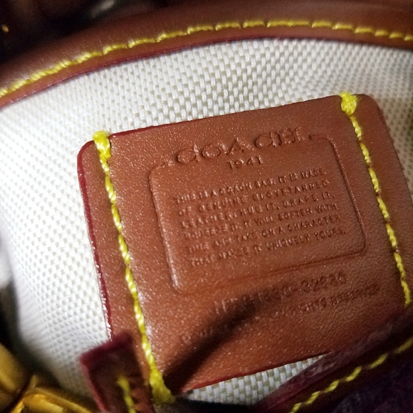 💥Coach mini crossbody bag black. Fabulous! - Picture 8 of 10